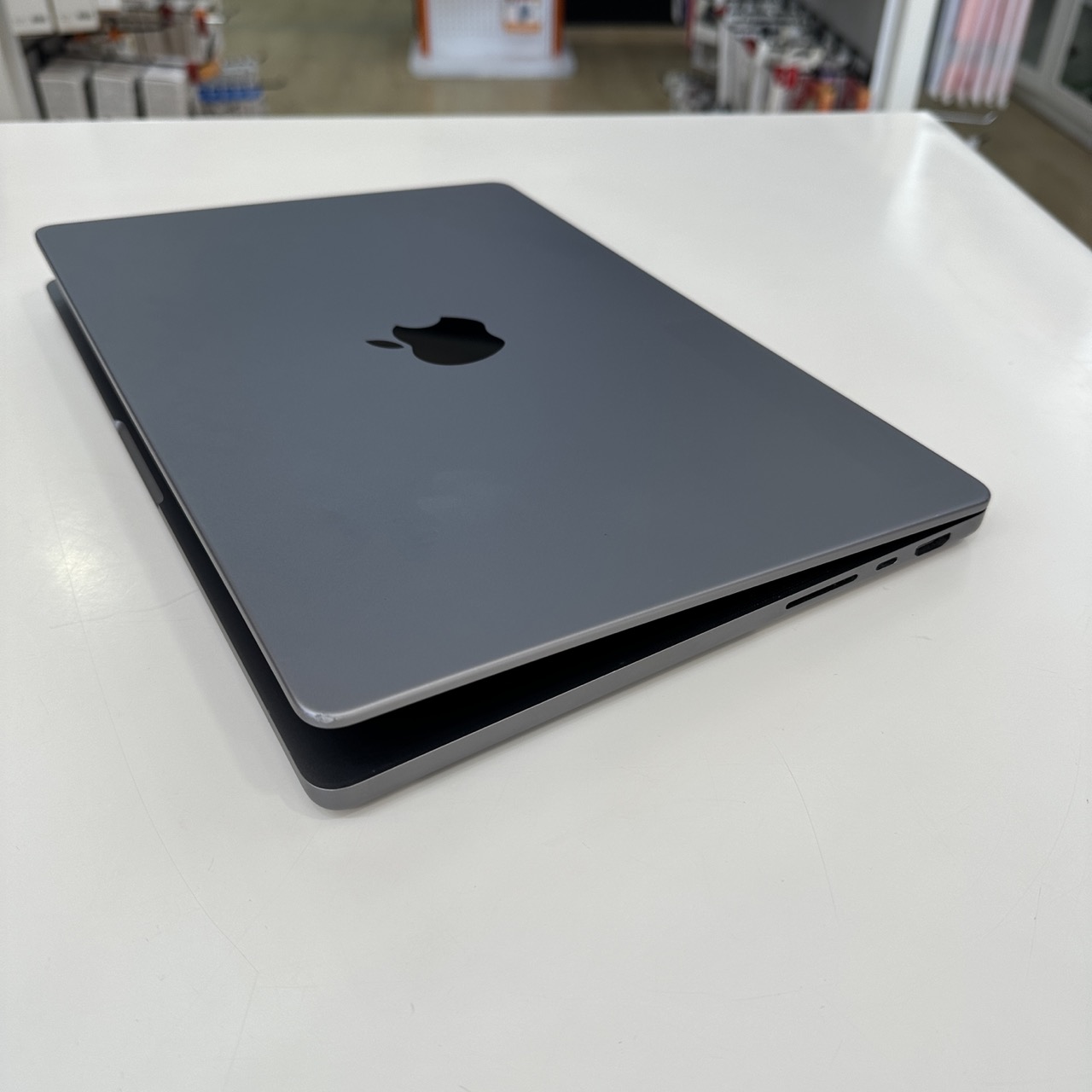 MacBook Pro 14" (2021 - Space Grey)