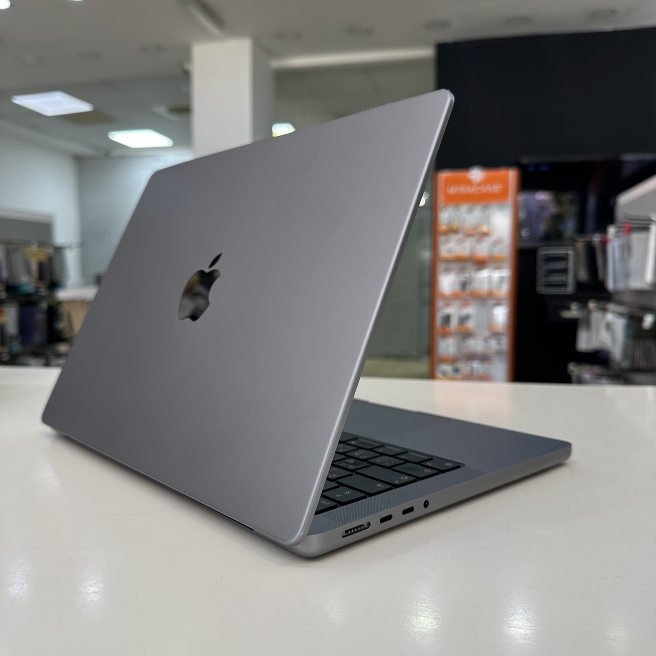 MacBook Pro 14" (2021 - Space Grey)