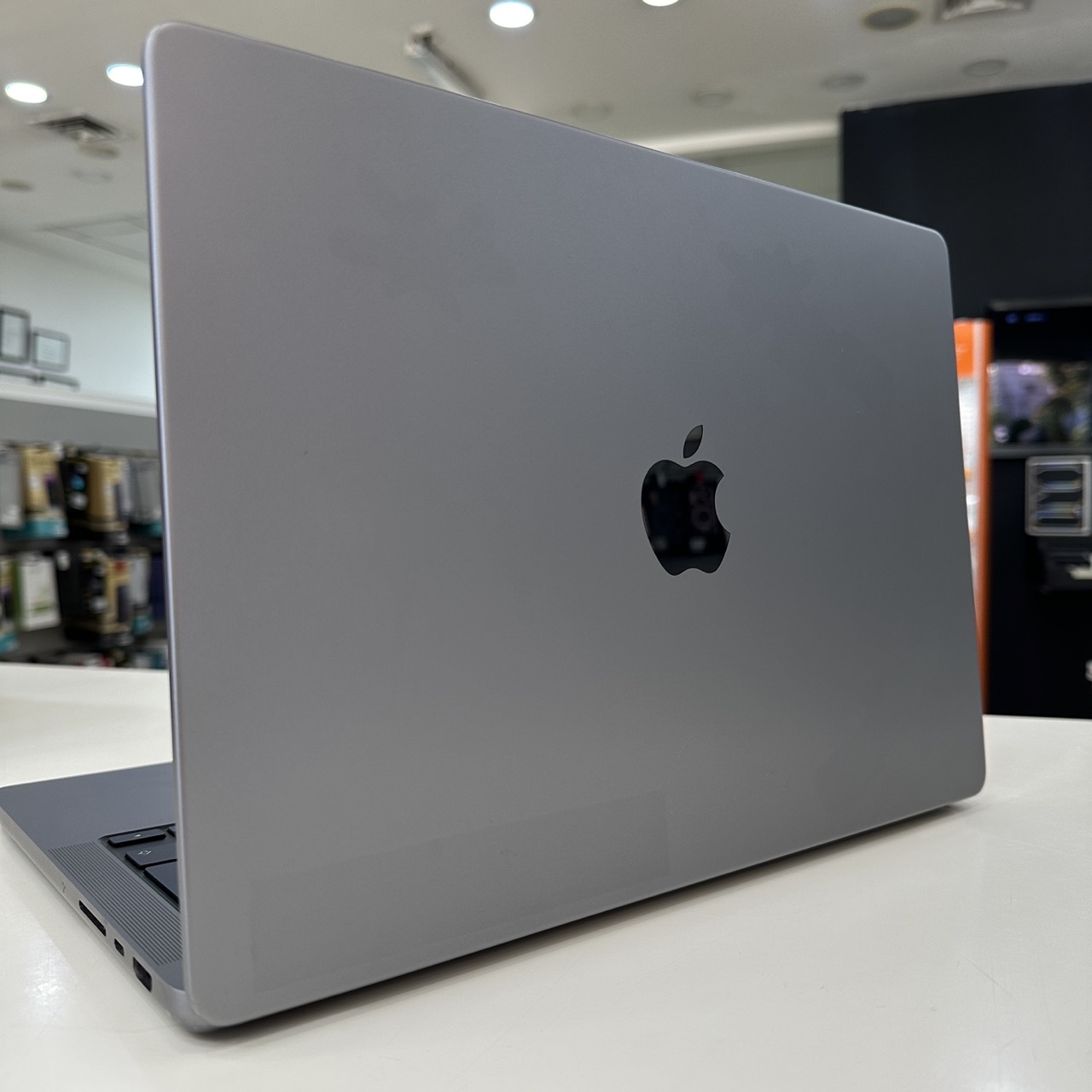 MacBook Pro 14" (2021 - Space Grey)