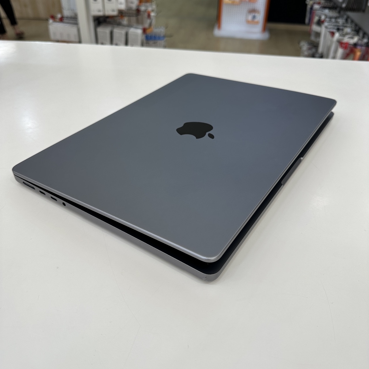 MacBook Pro 14" (2021 - Space Grey)
